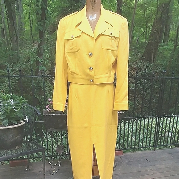 SHOULDER PADS- did Joan Crawford wear this? Not in this color - Picture 3 of 11